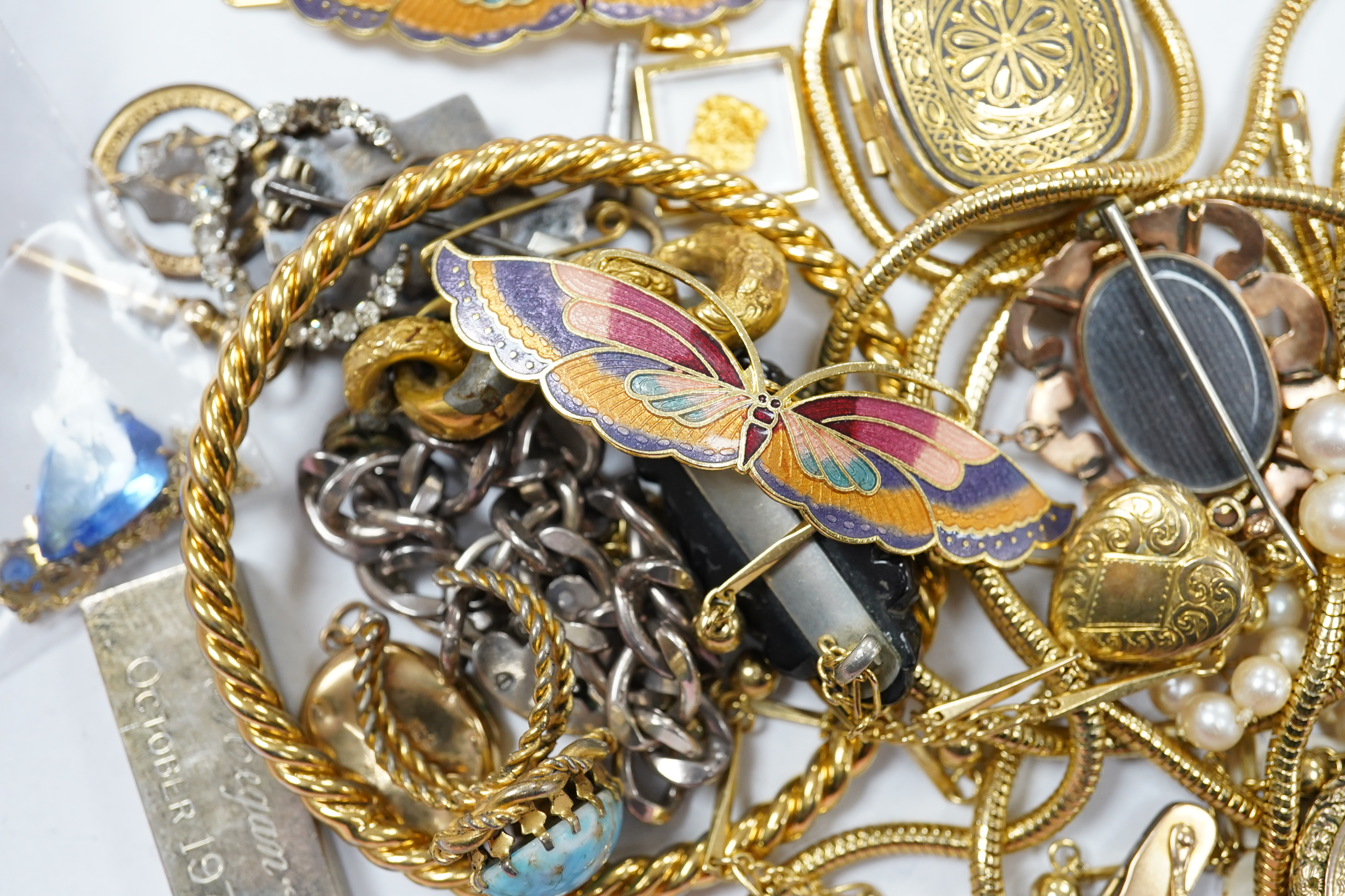 A quantity of assorted jewellery, including costume, a small 9ct gold mounted pocket knife and 9ct back and front lockets. Condition - poor to fair